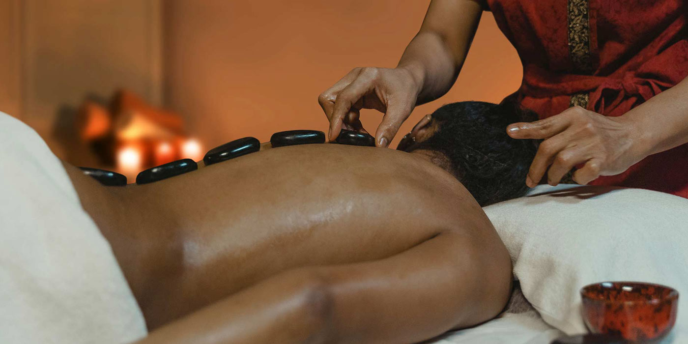 Hot Stone Massage bei Thiwa Thai Massage in Basel